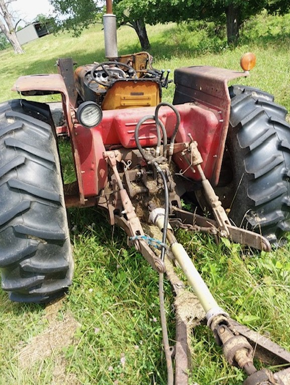 International 574 Tractor - Image 3