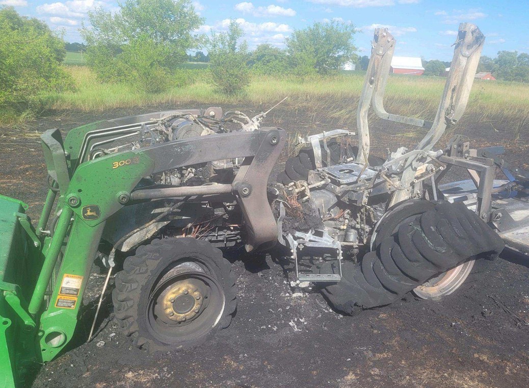 2023 John Deere 3032E Tractor
