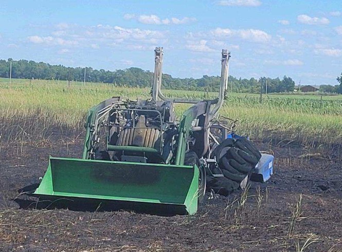 2023 John Deere 3032E Tractor - Image 2