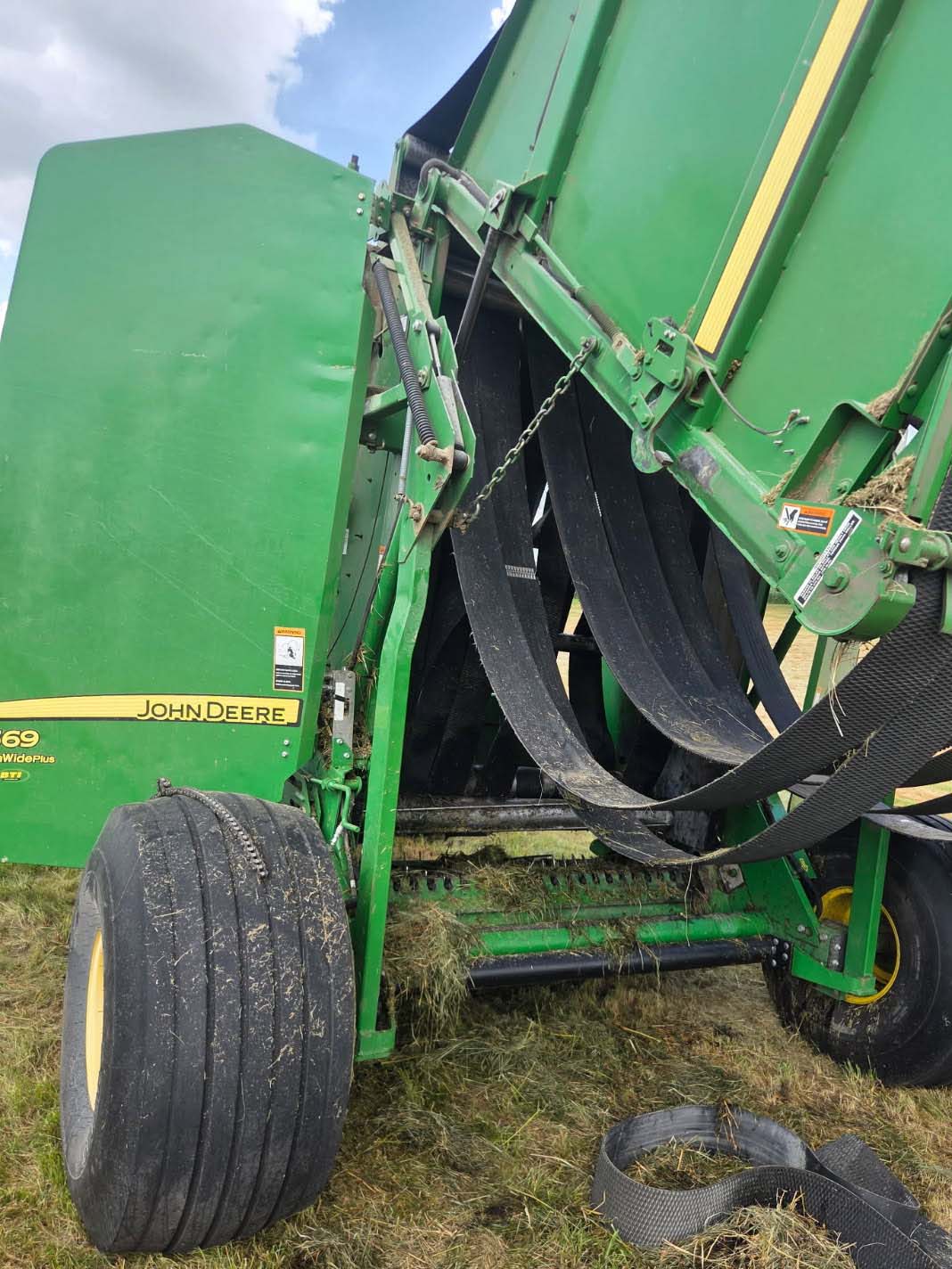 2013 John Deere 569 Round Baler - Image 3