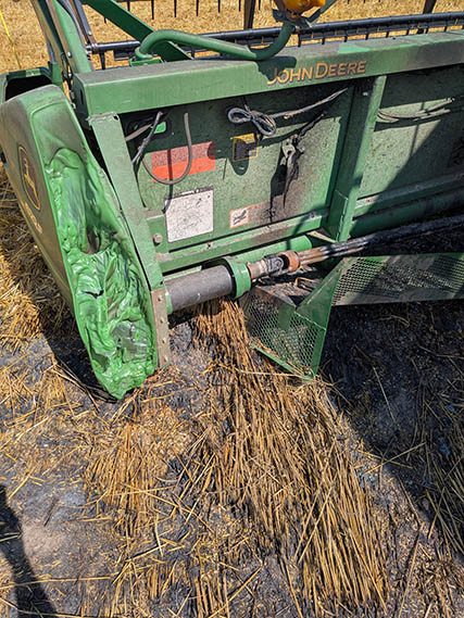 2011 John Deere 9570 Combine and Header - Image 4