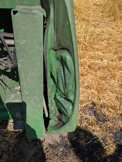 2011 John Deere 9570 Combine and Header - Image 6