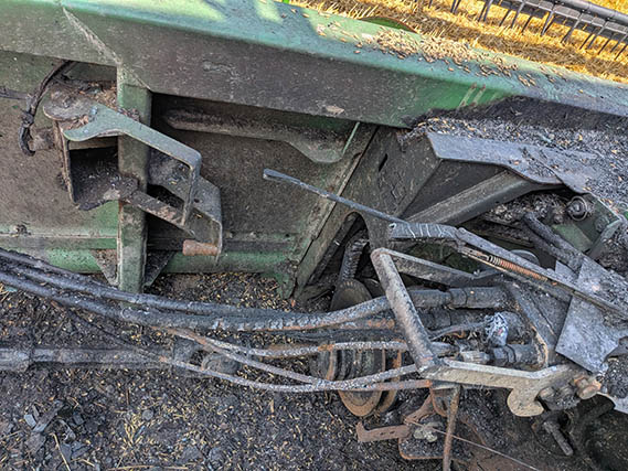2011 John Deere 9570 Combine and Header - Image 8