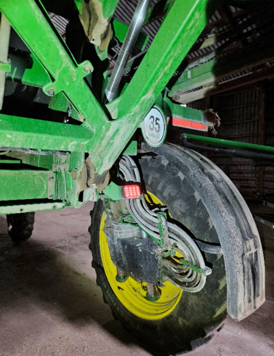 2021 John Deere R4038 Sprayer - Image 10