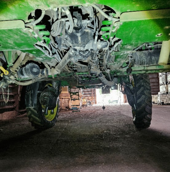 2021 John Deere R4038 Sprayer - Image 11