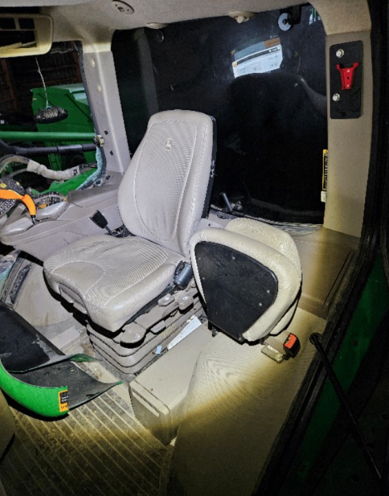2021 John Deere R4038 Sprayer - Image 12
