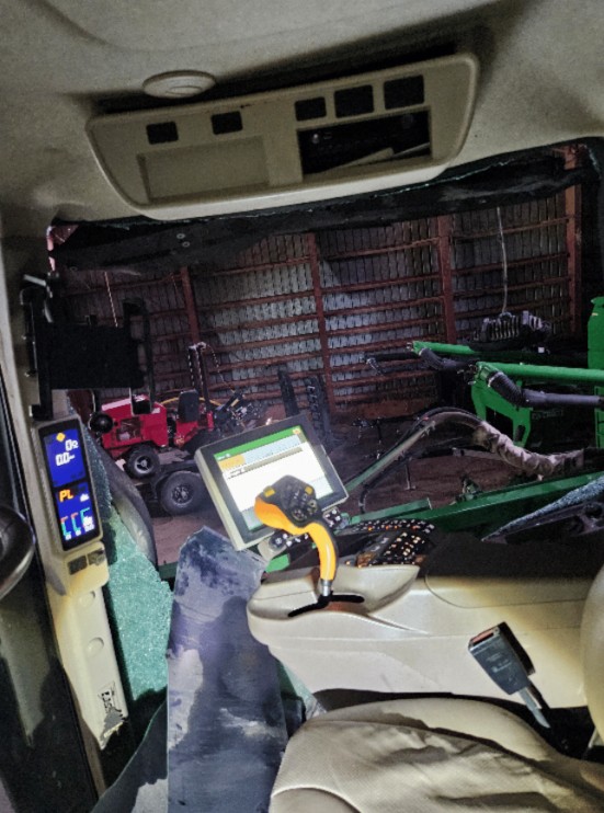 2021 John Deere R4038 Sprayer - Image 13