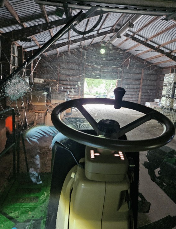2021 John Deere R4038 Sprayer - Image 14
