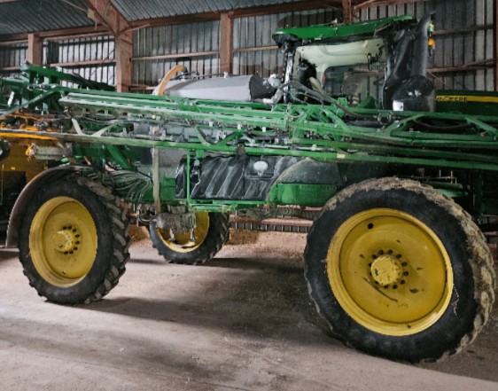 2021 John Deere R4038 Sprayer - Image 3