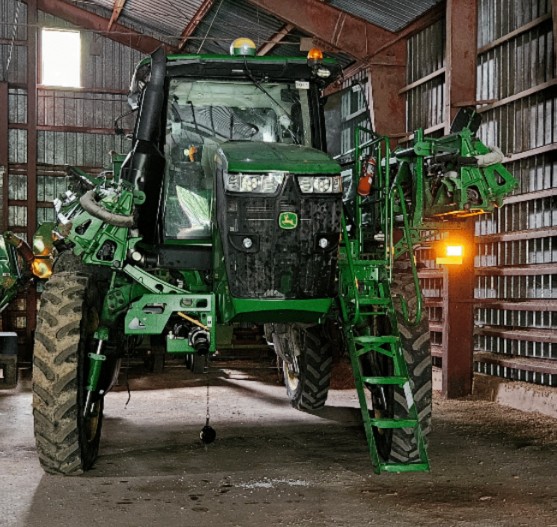 2021 John Deere R4038 Sprayer - Image 4