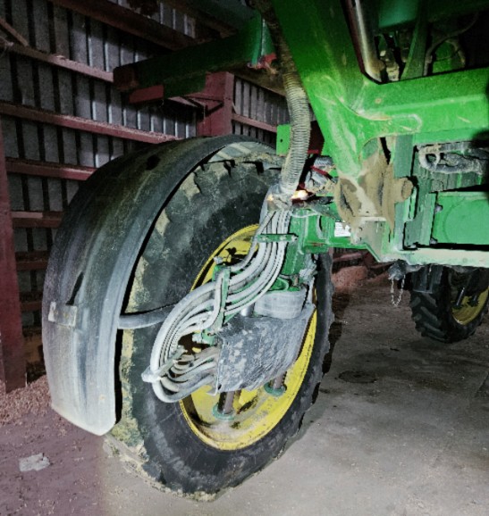 2021 John Deere R4038 Sprayer - Image 9