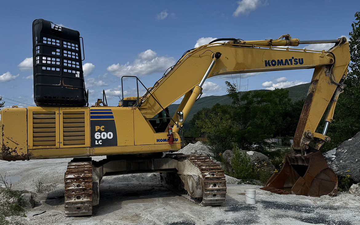 2009 Komatsu PC600LC-8 Excavator - Image 3