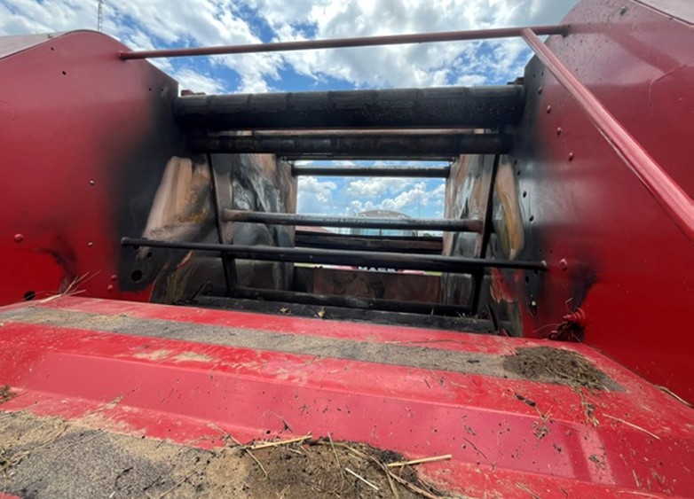 2008 New Holland BR7090 Baler - Image 10