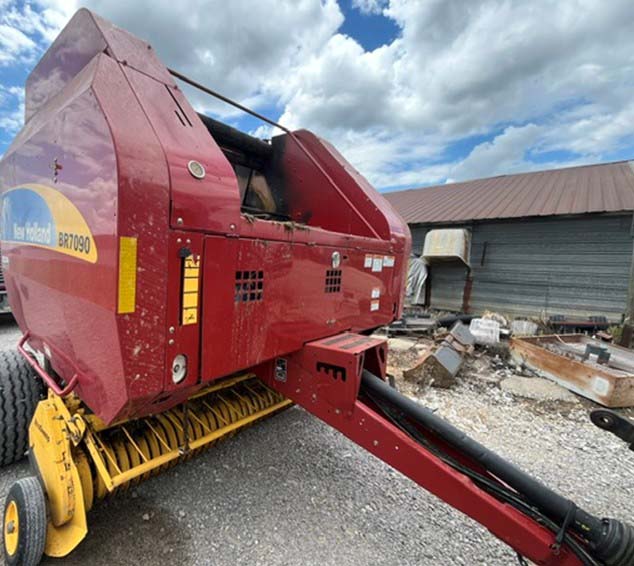 2008 New Holland BR7090 Baler - Image 5