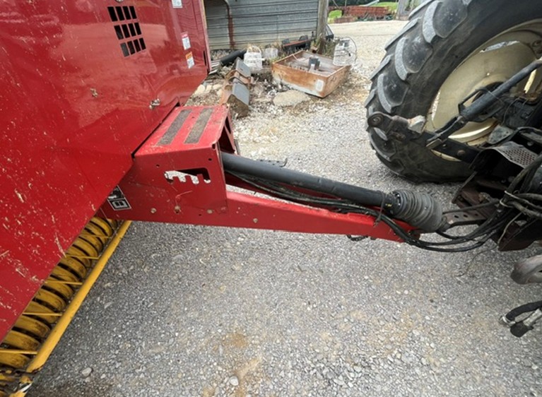 2008 New Holland BR7090 Baler - Image 6