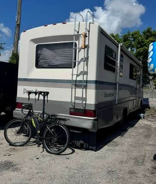 1994 Pace Arrow Camper - Image 2