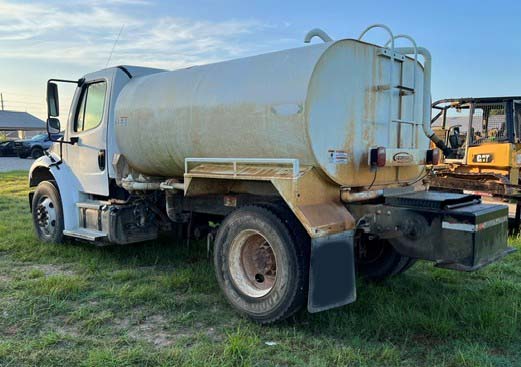 2023 Freightliner M2 106 Truck - Image 2