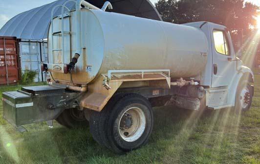 2023 Freightliner M2 106 Truck - Image 3