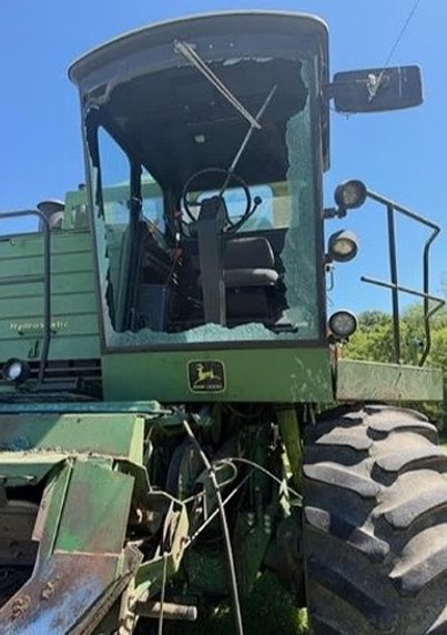 1984 John Deere 6620 Combine with 1996 John Deere 915F Header
