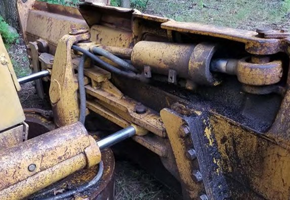 1986 Caterpillar D4H Dozer - Image 12
