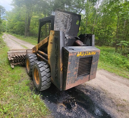 1994 Mustang 940 Skid Steer - Image 3