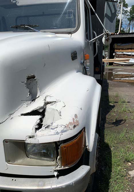 1998 International 4700 Flatbed Truck - Image 3