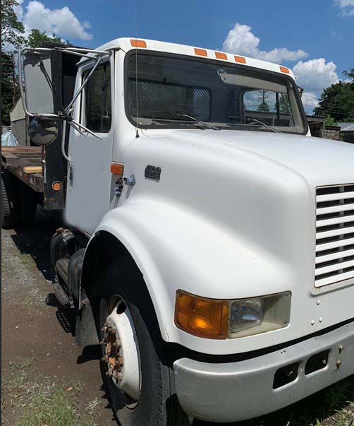 1998 International 4700 Flatbed Truck - Image 4