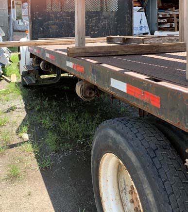 1998 International 4700 Flatbed Truck - Image 5