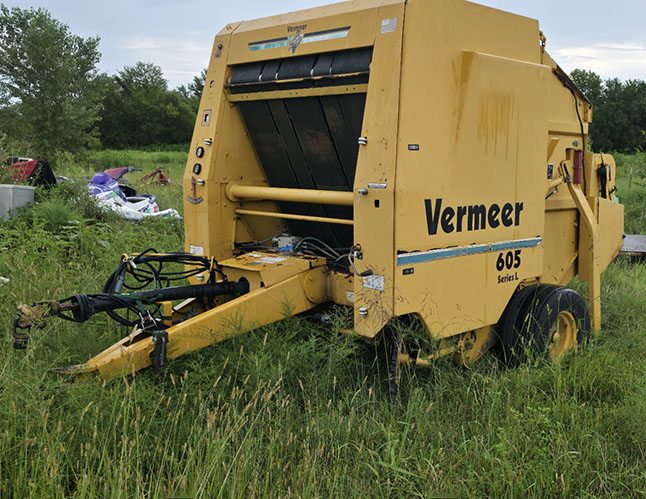 1998 Vermeer 605 Series L Baler - Image 4