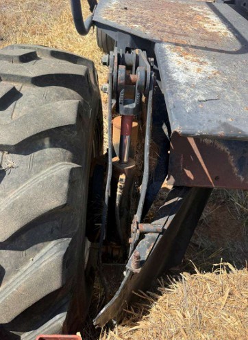 1999 Hesston 8450 Windrower - Image 15