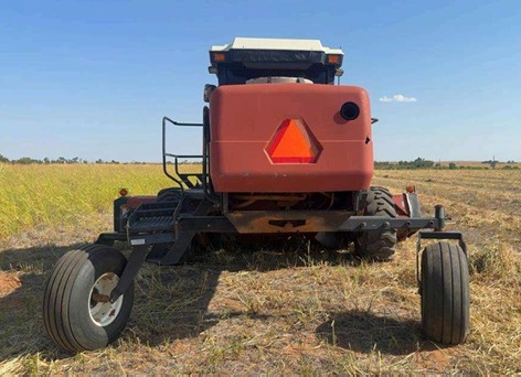 1999 Hesston 8450 Windrower - Image 5