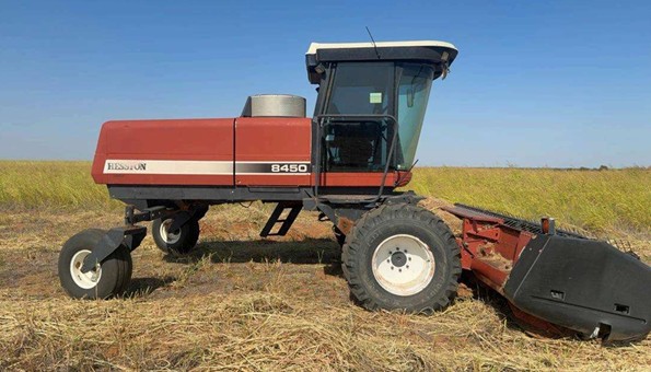 1999 Hesston 8450 Windrower - Image 6