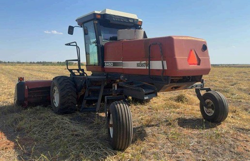 1999 Hesston 8450 Windrower - Image 7