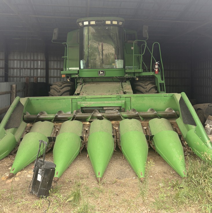 2000 John Deere 9550 Combine - Image 2