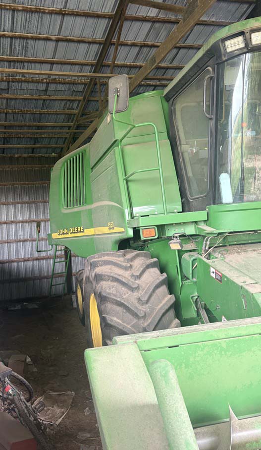 2000 John Deere 9550 Combine - Image 3