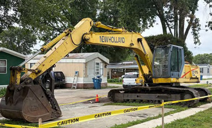 2000 New Holland EC215 Excavator - Image 17