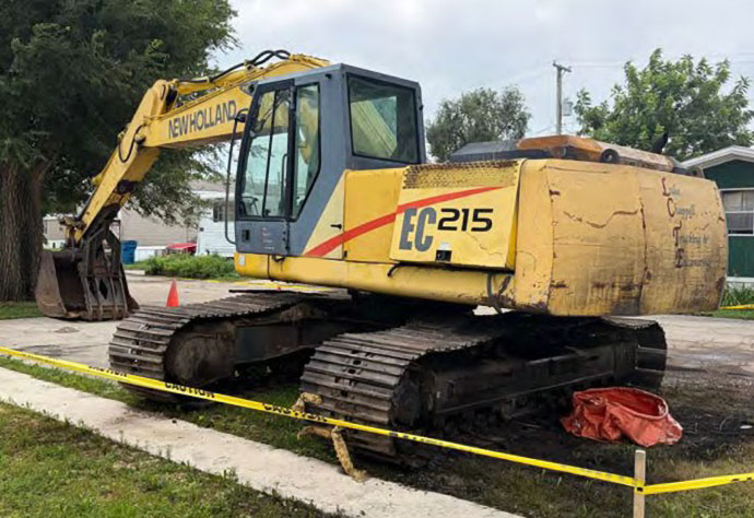 2000 New Holland EC215 Excavator - Image 19