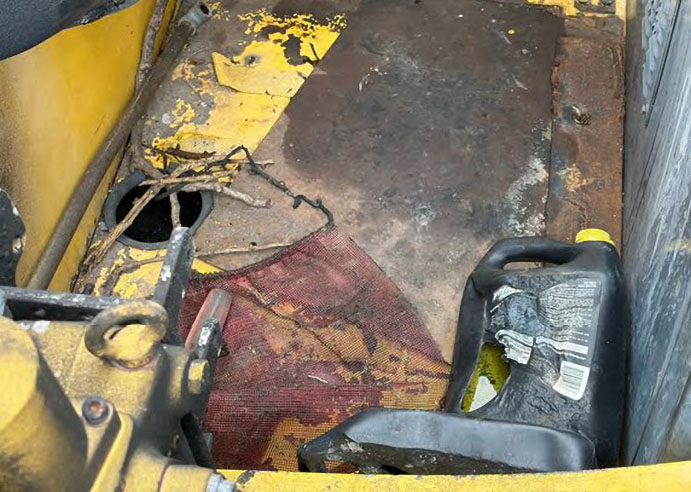 2000 New Holland EC215 Excavator - Image 20