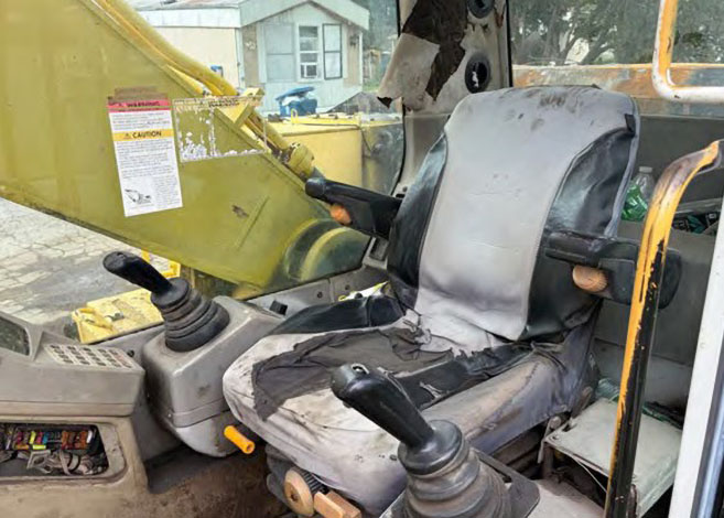 2000 New Holland EC215 Excavator - Image 22