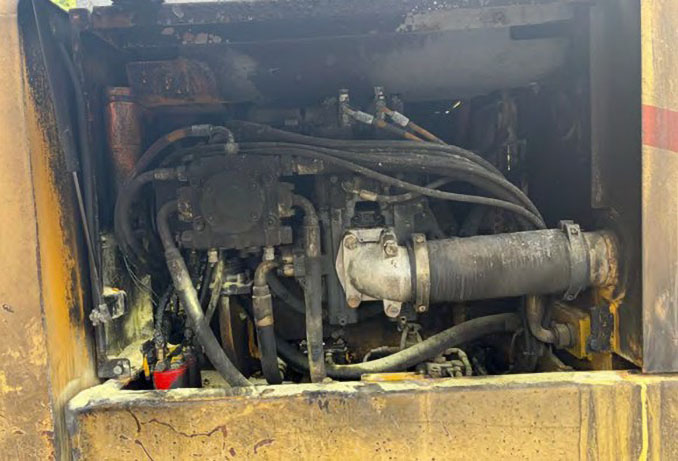 2000 New Holland EC215 Excavator - Image 25