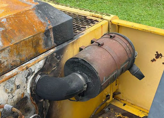 2000 New Holland EC215 Excavator - Image 27