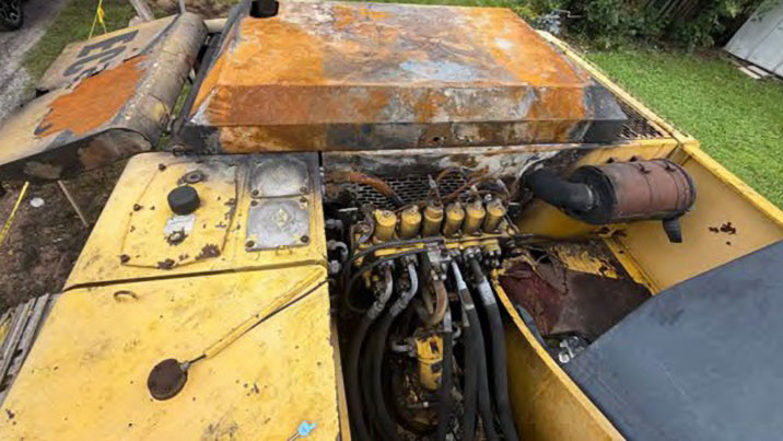 2000 New Holland EC215 Excavator - Image 32