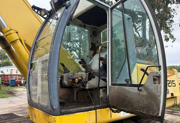 2000 New Holland EC215 Excavator - Image 35