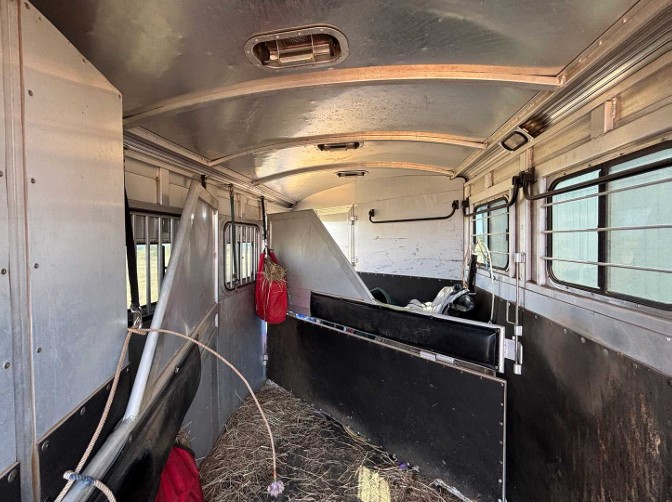 2004 Cherokee Horse Trailer - Image 10