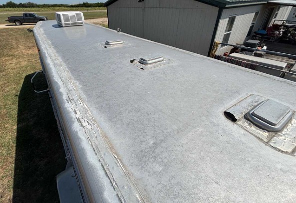 2004 Cherokee Horse Trailer - Image 24