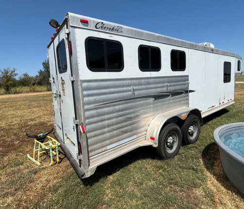 2004 Cherokee Horse Trailer - Image 4