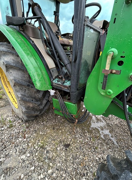 2004 John Deere 5520 Tractor - Image 10