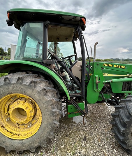 2004 John Deere 5520 Tractor - Image 3