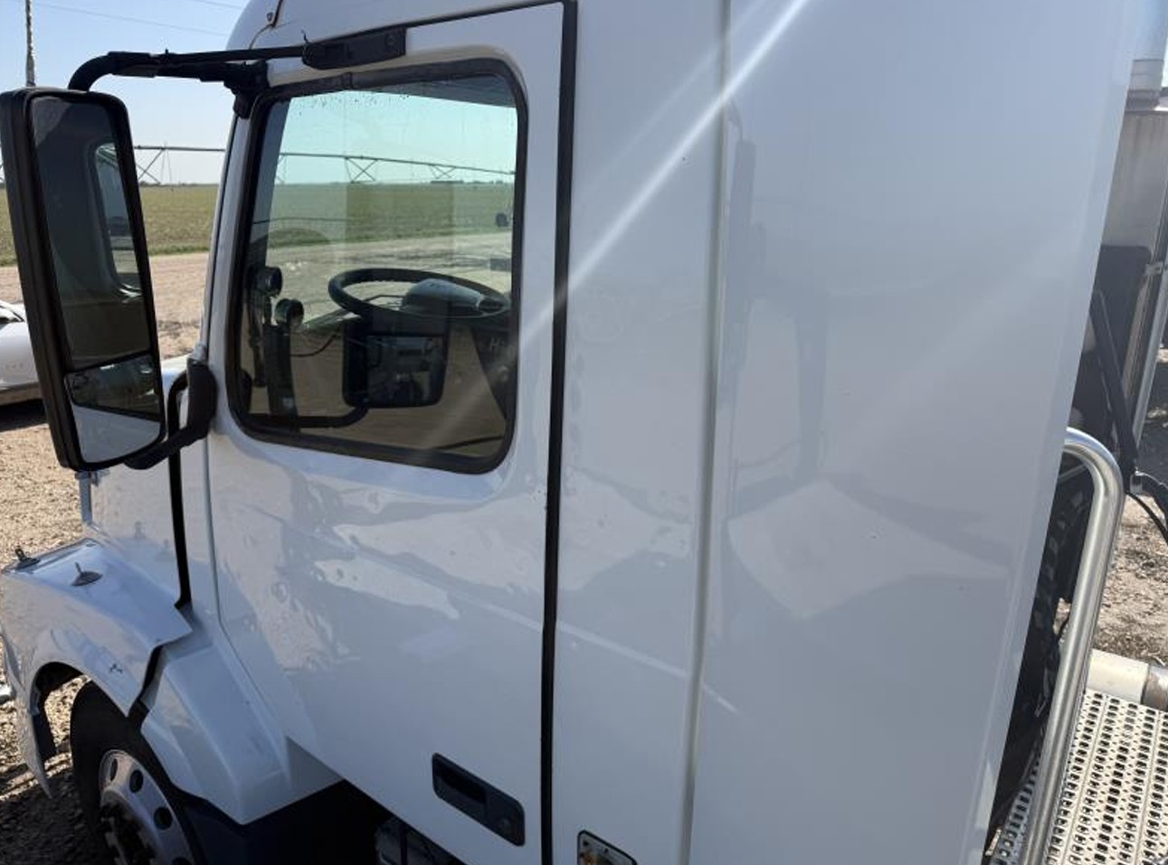 2004 Volvo VNL - Image 5