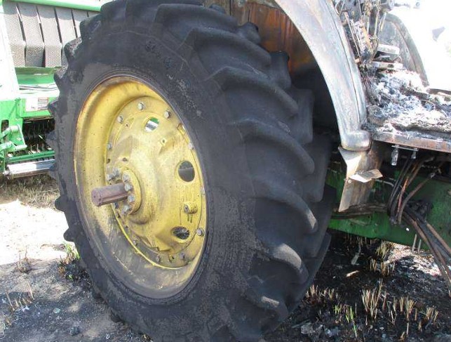 2005 John Deere 7420 Tractor - Image 11